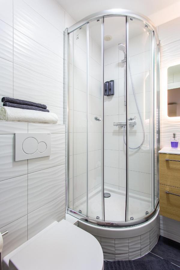 D&E - Paris-Disney - Holidays Apartment - Appartement De Vacances - 5 Chambres- 5 Sdb - 5 Bedrooms - 5 Bathrooms - Netflix Шамп-сюр-Марн Екстериор снимка
