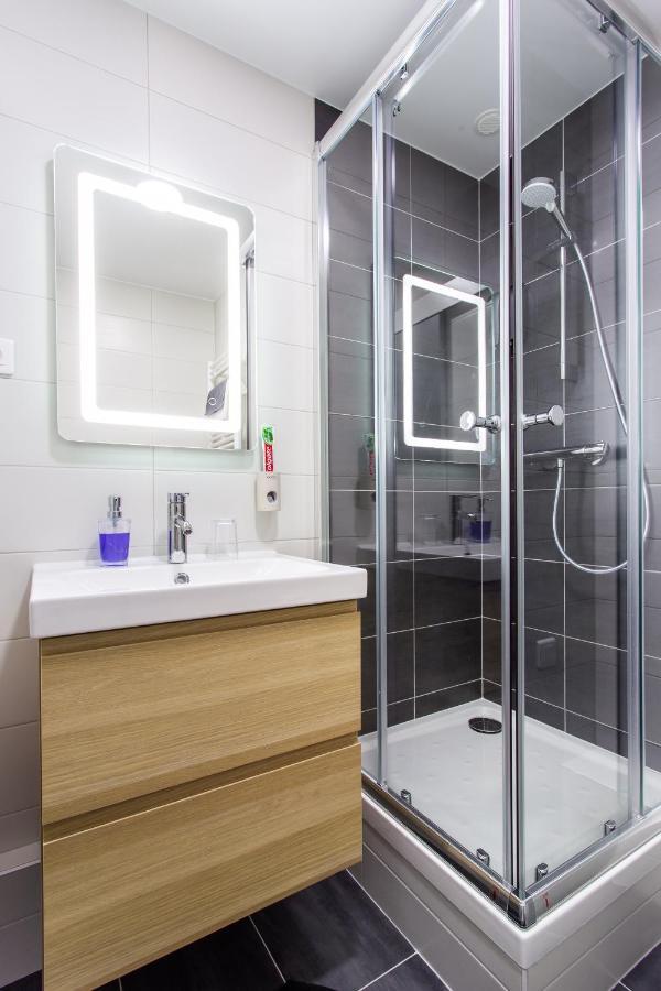 D&E - Paris-Disney - Holidays Apartment - Appartement De Vacances - 5 Chambres- 5 Sdb - 5 Bedrooms - 5 Bathrooms - Netflix Шамп-сюр-Марн Екстериор снимка