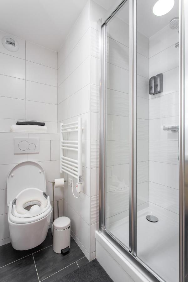 D&E - Paris-Disney - Holidays Apartment - Appartement De Vacances - 5 Chambres- 5 Sdb - 5 Bedrooms - 5 Bathrooms - Netflix Шамп-сюр-Марн Екстериор снимка